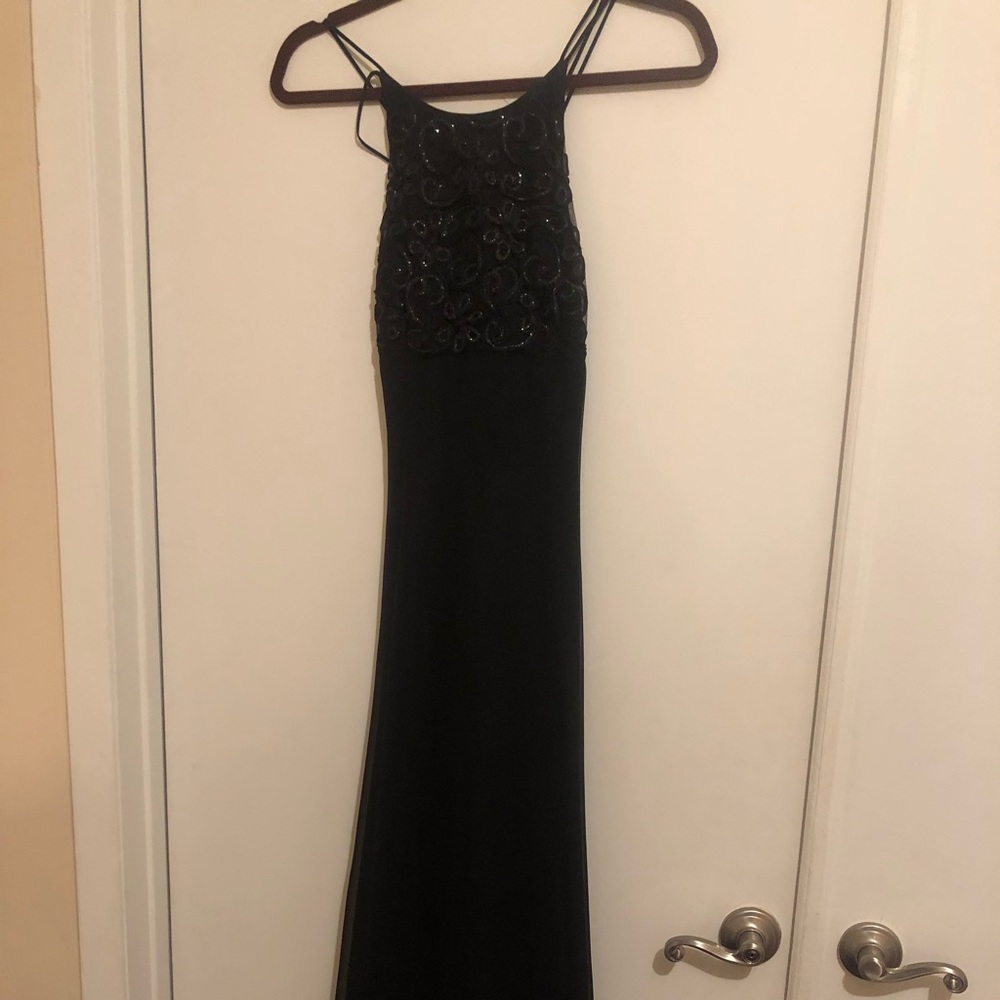 Prom dress Long with sequins on the top. Elegant